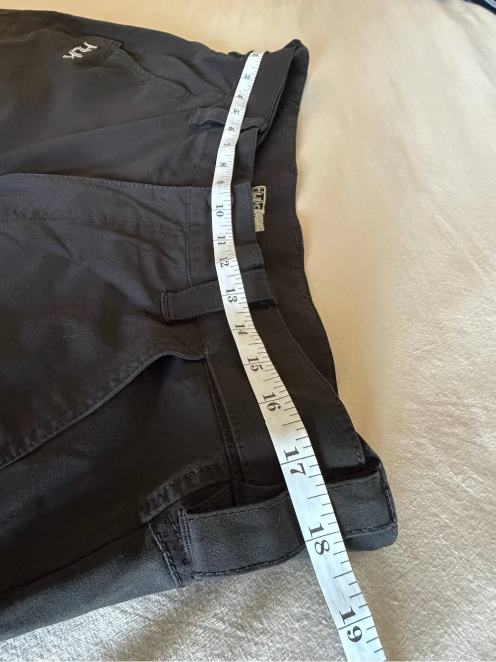 Huk Performance Fabrics Men's Black 10.5”Cargo Fishing Shorts L 36W Pockets